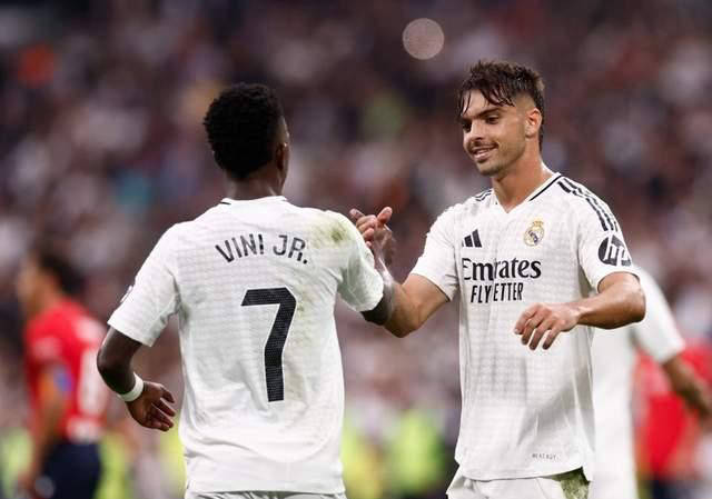 包含沃尔夫斯堡年轻新星崭露头角,表现抢眼的词条 包含沃尔夫斯堡年轻新星崭露头角,表现抢眼的词条