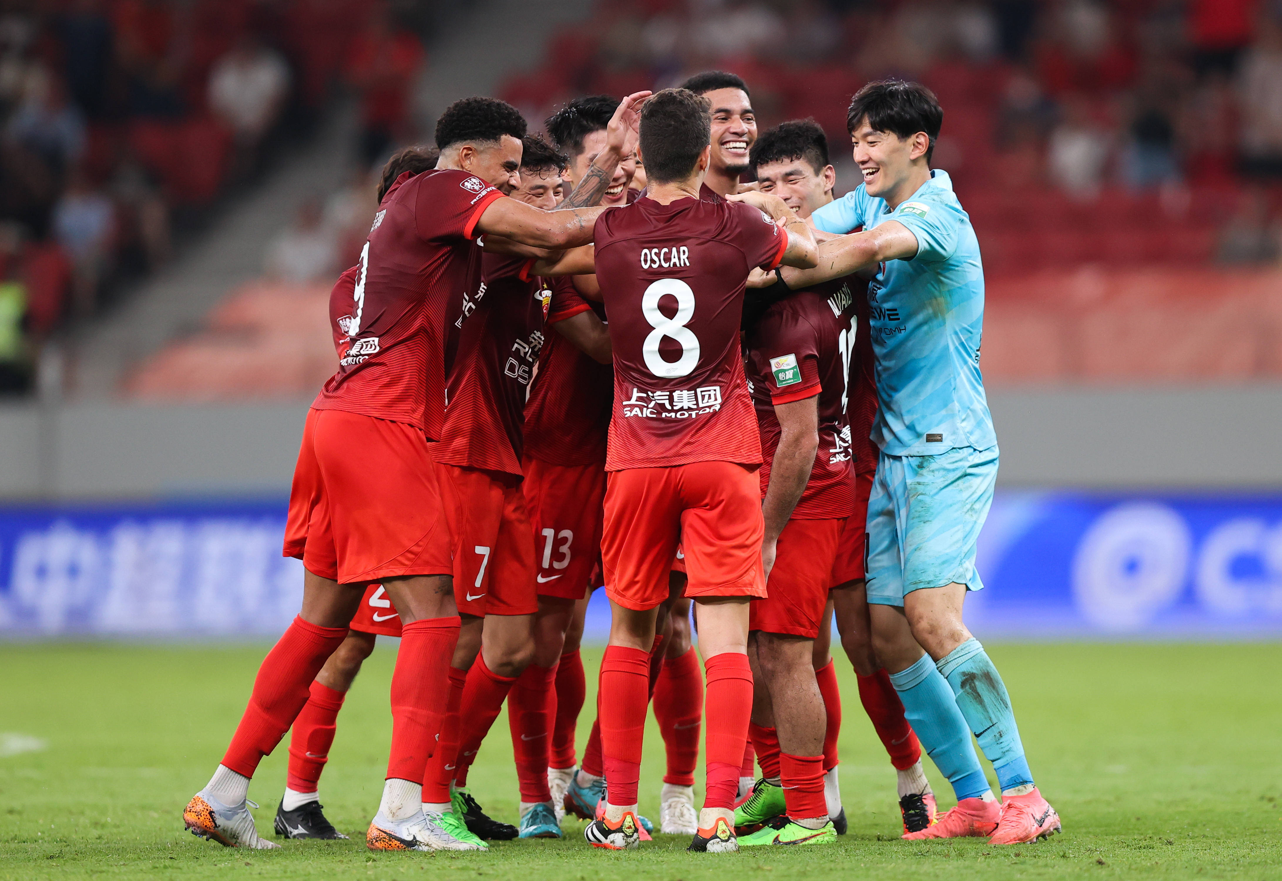 包含中超联赛球员表现全面出色，技战术配合默契的词条