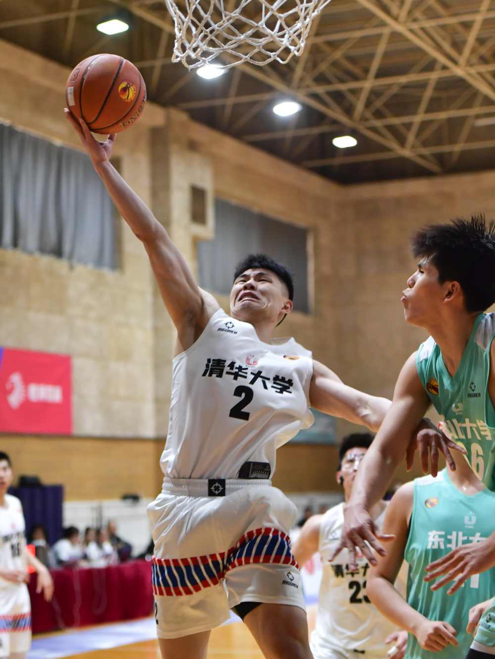 国内篮球职业联赛呈现白热化赛况,鏖战正酣 国内篮球职业联赛呈现白热化赛况,鏖战正酣