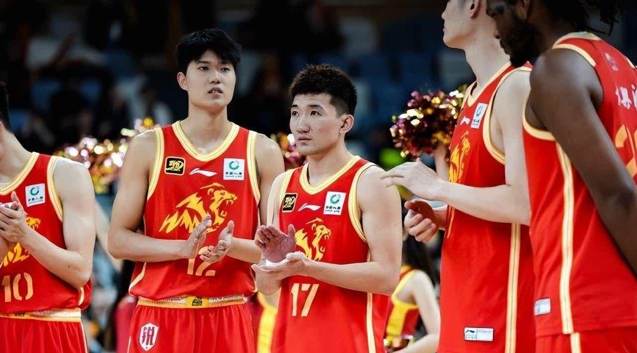 中国男篮冲击冠军宝座,全队充满斗志! 中国男篮冲击冠军宝座,全队充满斗志!