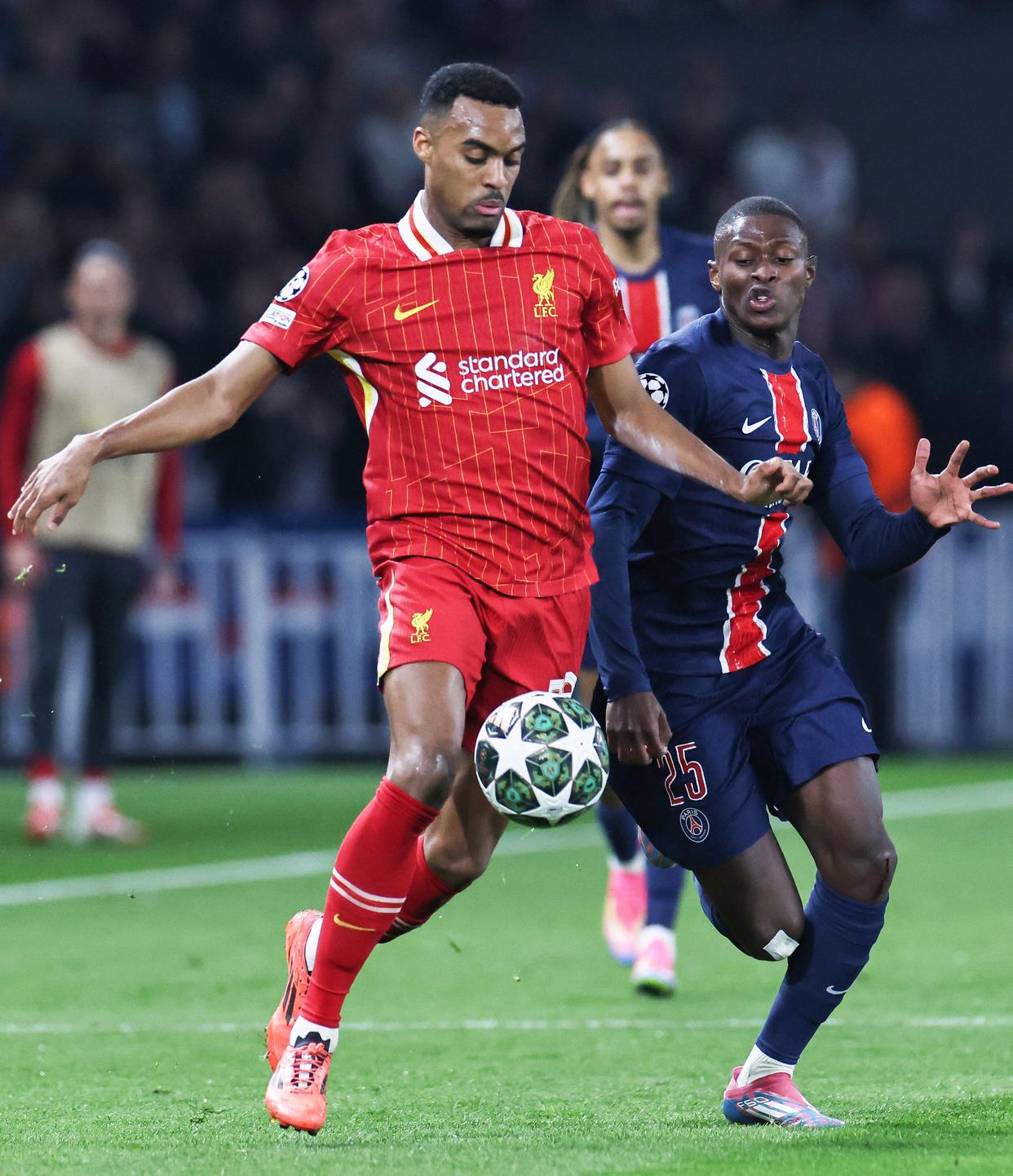 包含维拉尔胜利晋级，巴黎圣日耳曼不敌的词条