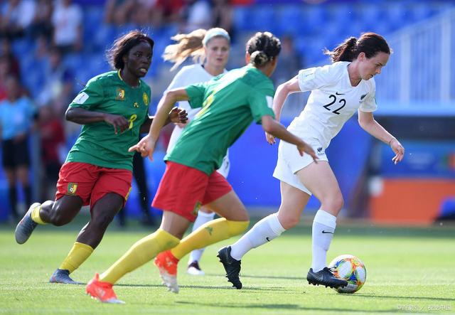 包含爱尔兰女足前锋大放异彩，连续破门得分！的词条