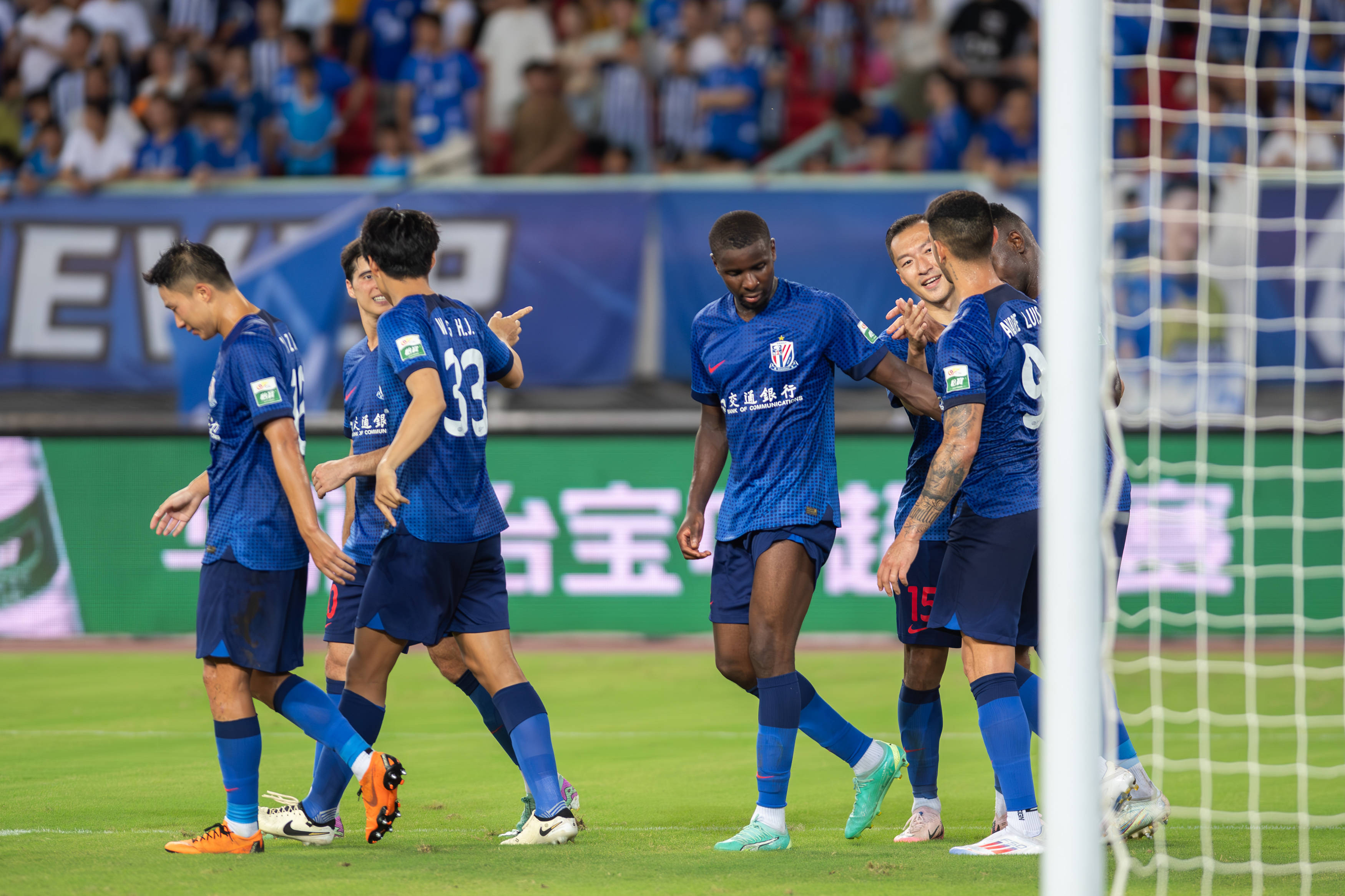 包含中超比赛大战即将打响，球员备战如火如荼的词条