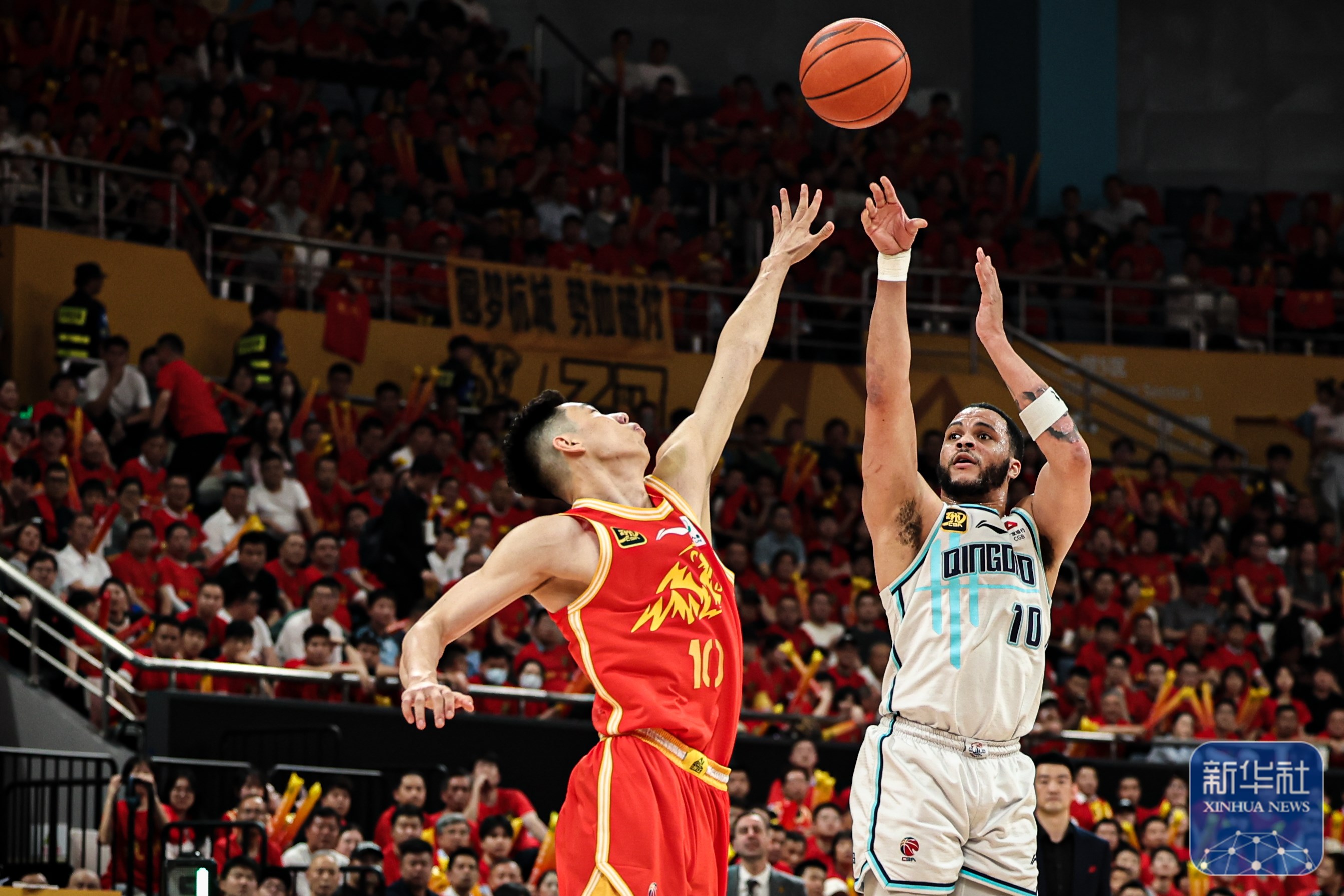 中国选手实现逆转,成功突围半决赛 中国选手实现逆转,成功突围半决赛