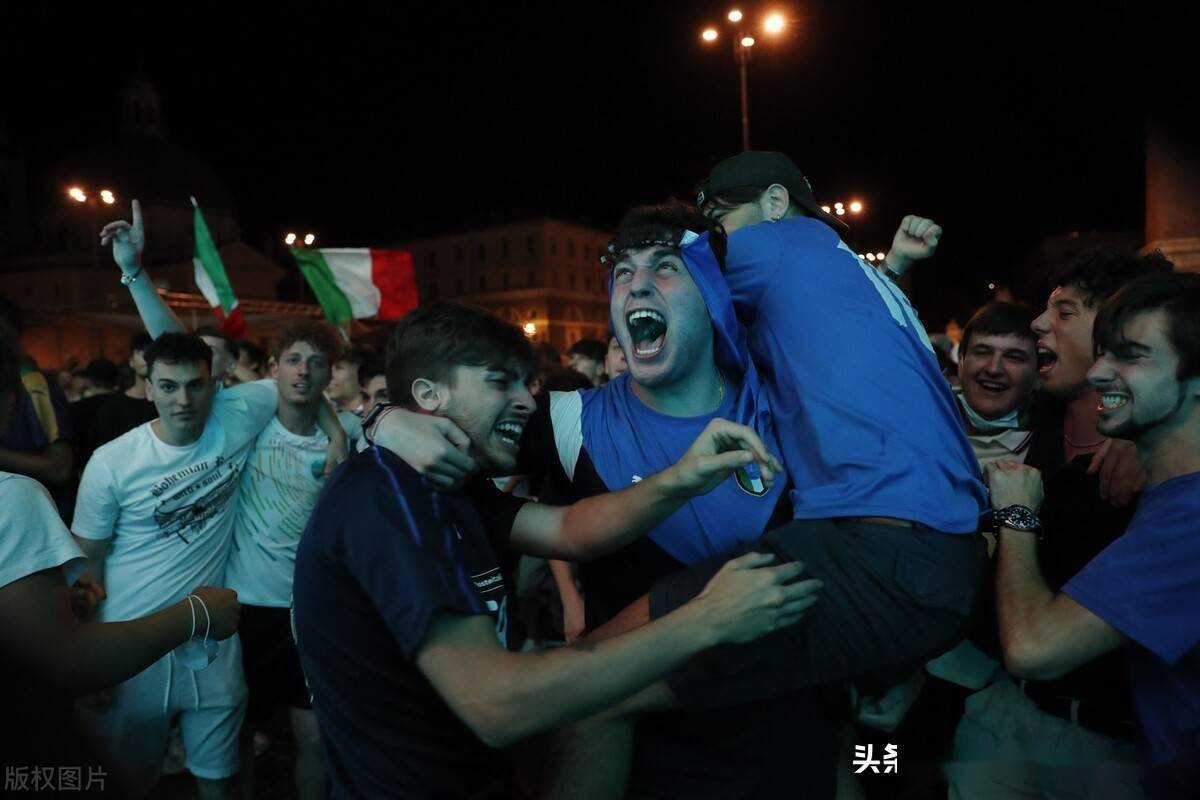 罗马球迷集体示威，要求更换球队管理层