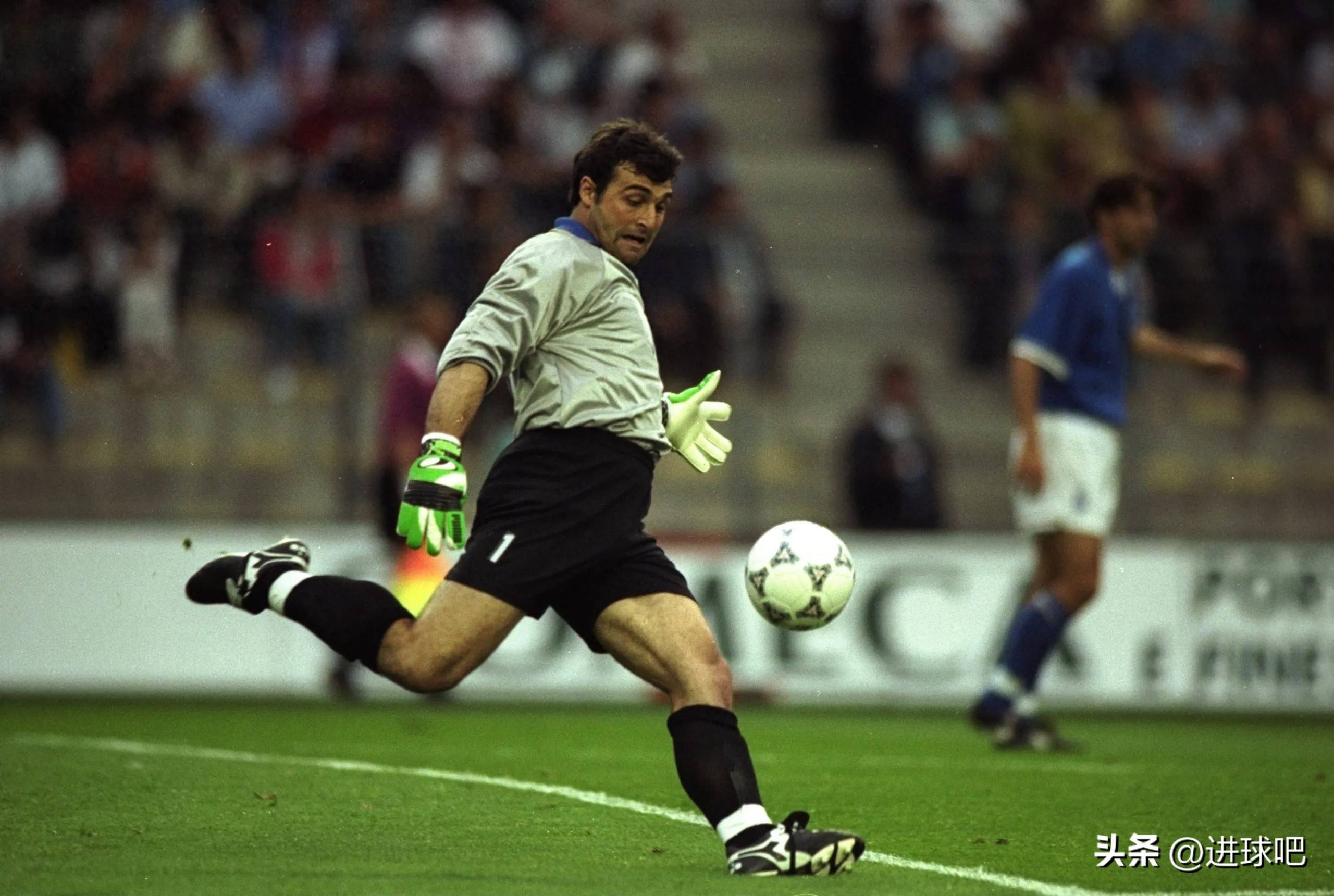 关于意大利队主帅新战术:欧预赛首战战术大变的信息 关于意大利队主帅新战术:欧预赛首战战术大变的信息