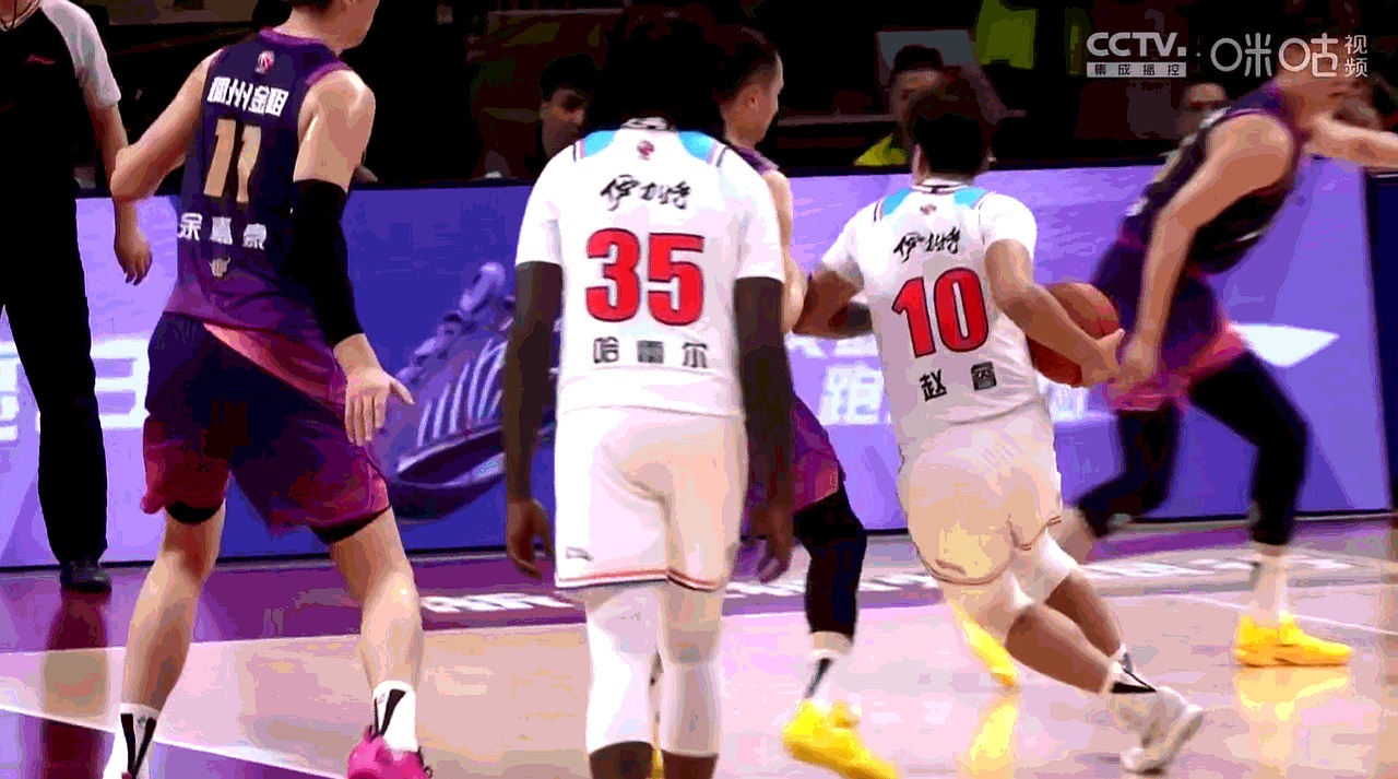 新疆男篮面对弱势对手,全队信心高涨备战 新疆男篮面对弱势对手,全队信心高涨备战