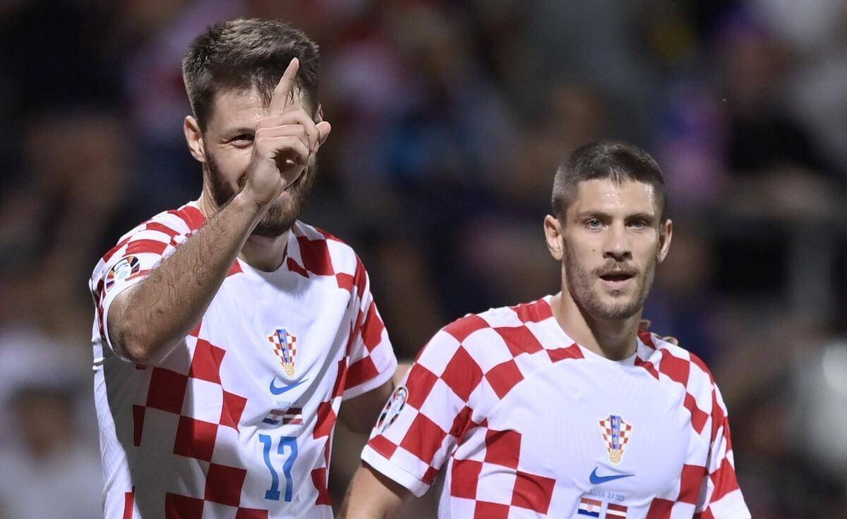 克罗地亚队取得连胜，领跑小组