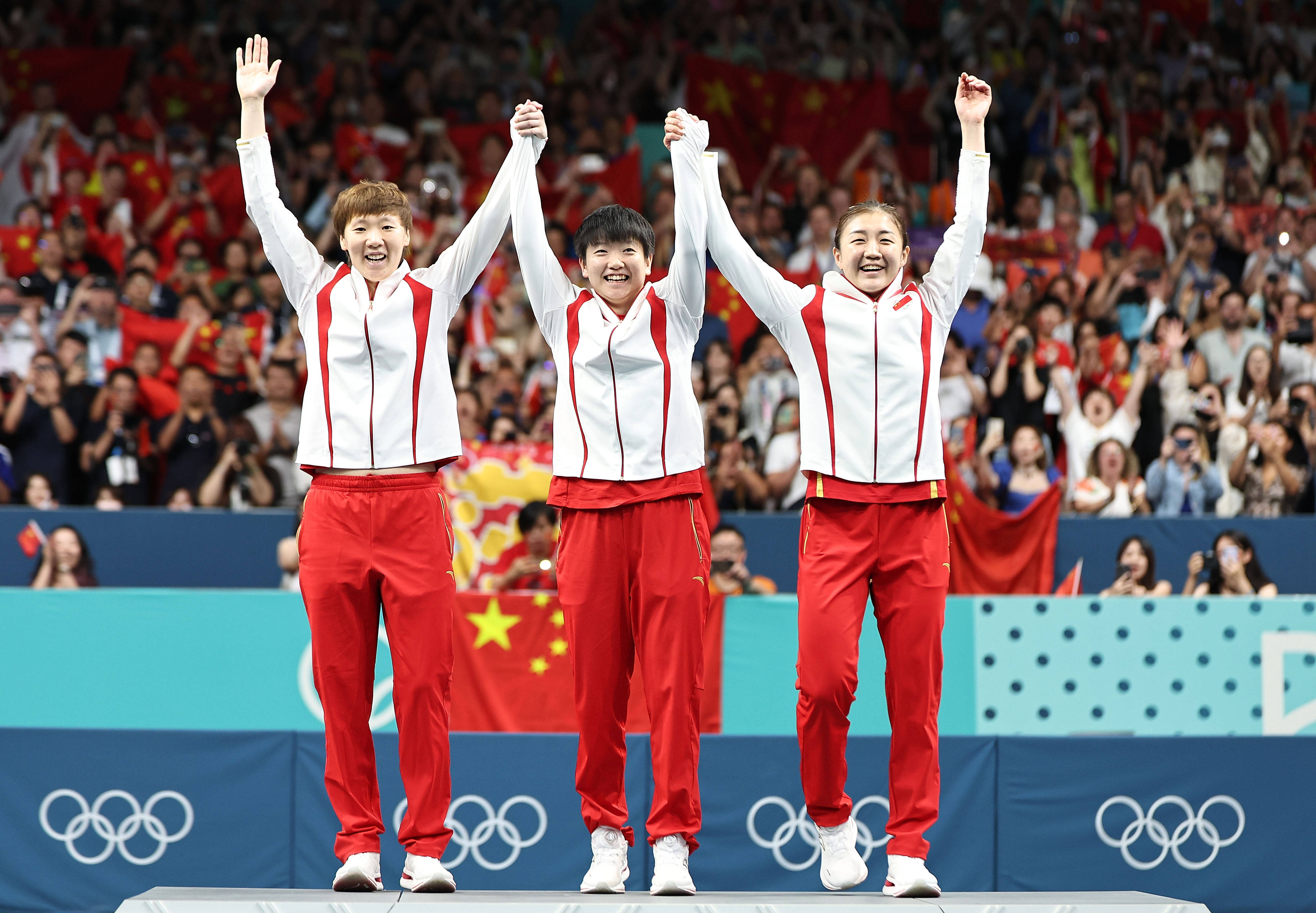 排球女团实力驰骋，成功打破对手围困