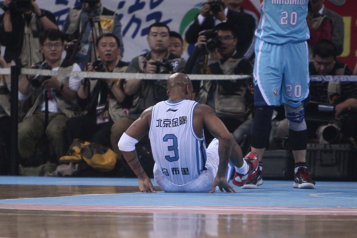 步行者队员齐齐发威，掀翻对手