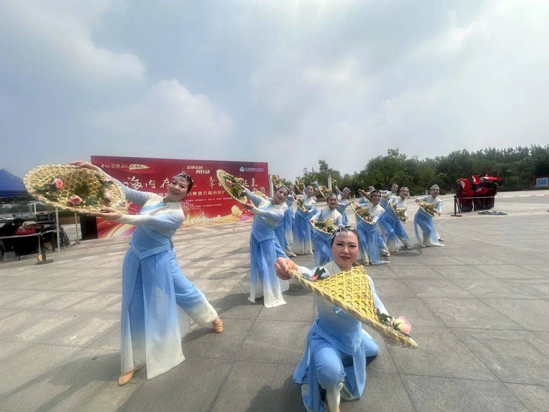 民族风情舞蹈表演获得观众喝彩 民族风情舞蹈表演获得观众喝彩