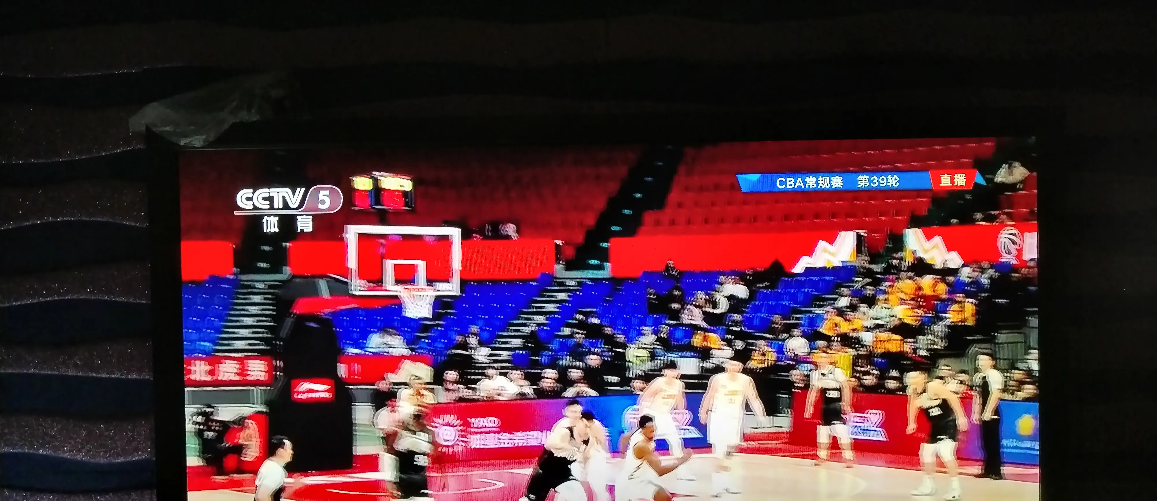 场面火爆,双方展开激烈角逐 场面火爆,双方展开激烈角逐