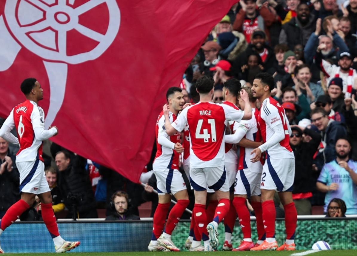 阿森纳青训新星杨梅登陆英超,助球队逆转战绩 阿森纳青训新星杨梅登陆英超,助球队逆转战绩