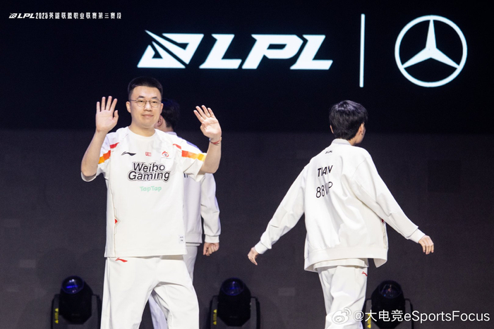 包含WBG翻盘MAD，Meiko团战一打五强强对话2025世界赛，留下经典瞬间的词条