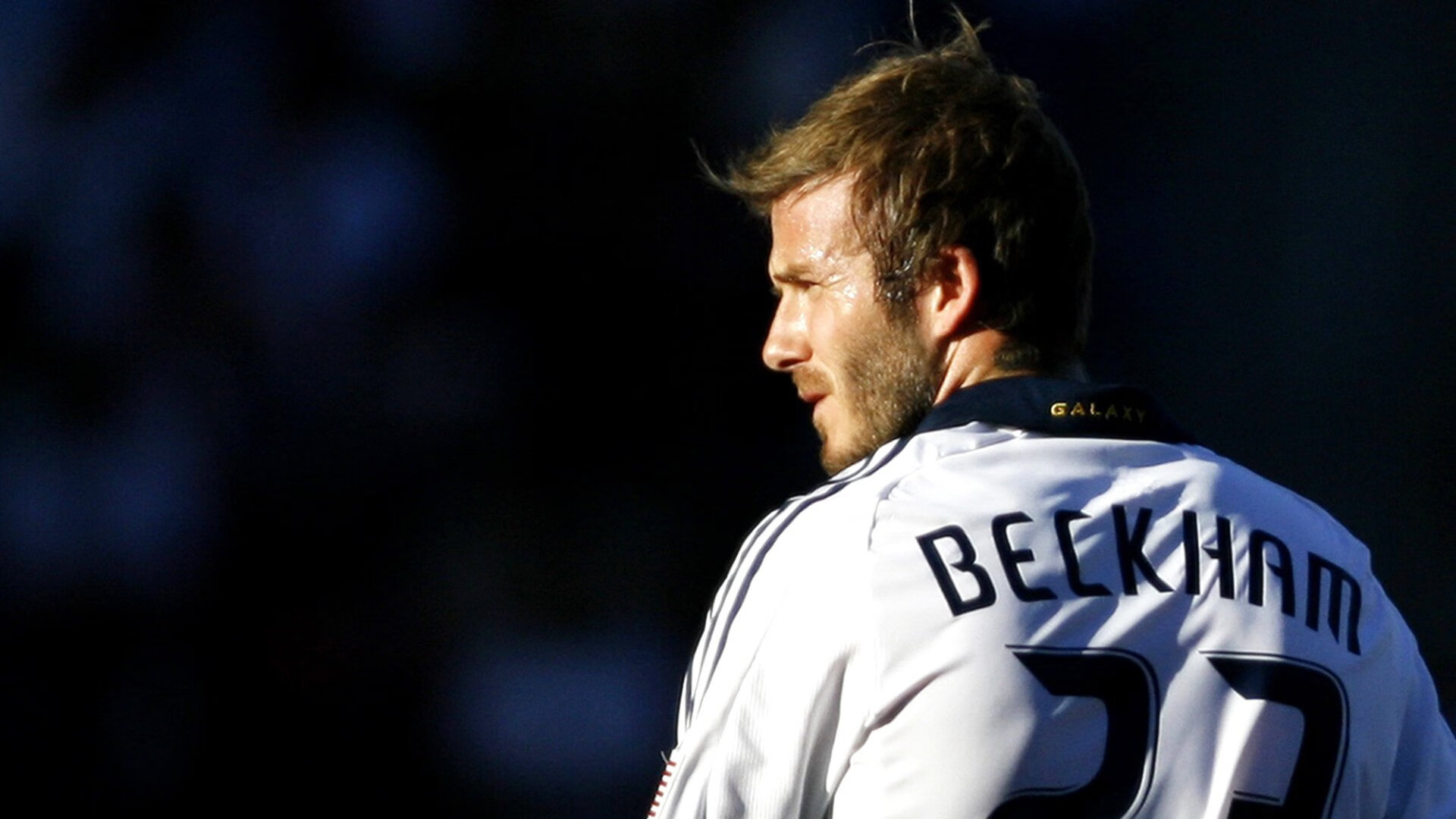 冰火两重天！湖人逆转绝境曙光初现，恩比德刷新纪录暗藏隐忧